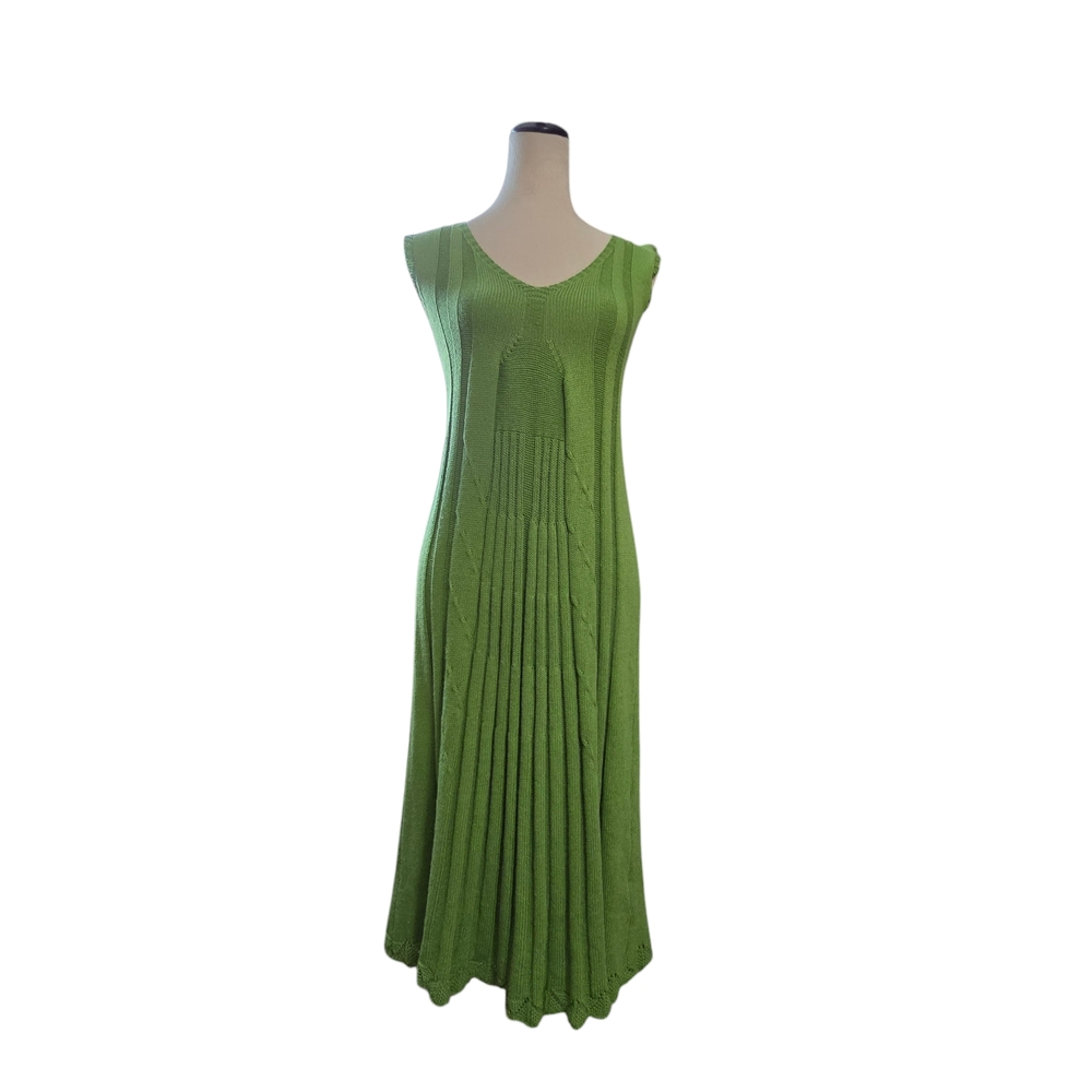 Green Pleated Maxi Sundress with V-Neck and Sleeveless Design